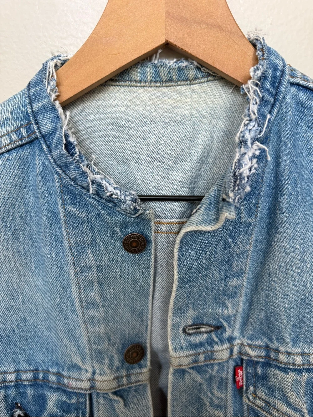 Vintage 1980’s Levi’s Men’s Trucker Denim Vest Sleeveless Jean Jacket Cut Off 34